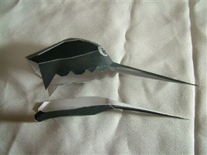 兜をかぶった鳥のペーパークラフト