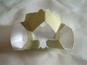 兜をかぶった鳥のペーパークラフト