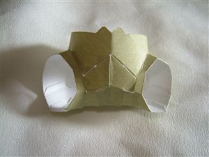 兜をかぶった鳥のペーパークラフト
