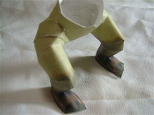 兜をかぶった鳥のペーパークラフト