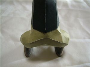 兜をかぶった鳥のペーパークラフト