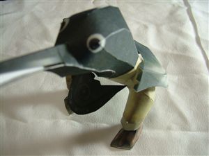 兜をかぶった鳥のペーパークラフト