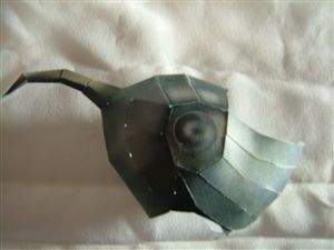 兜をかぶった鳥のペーパークラフト